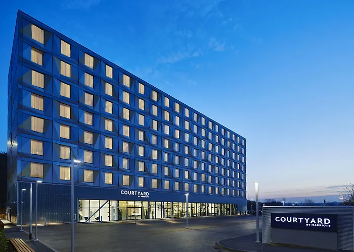 Courtyard By Marriott Luton Airport Hotel